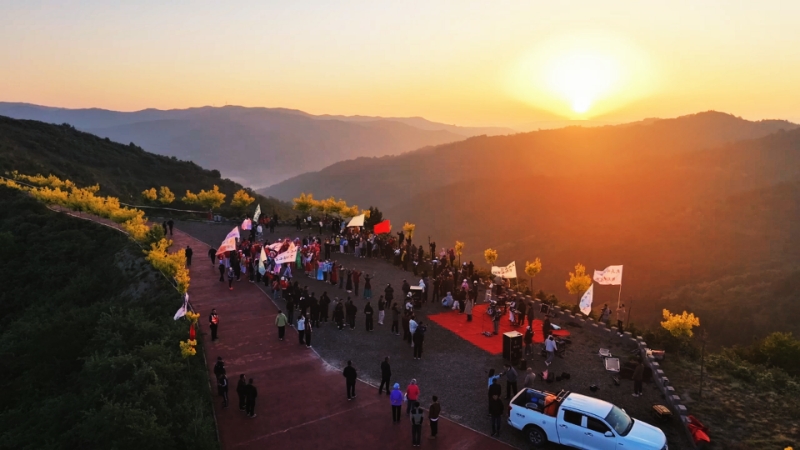 观日出活动（潘多 摄）