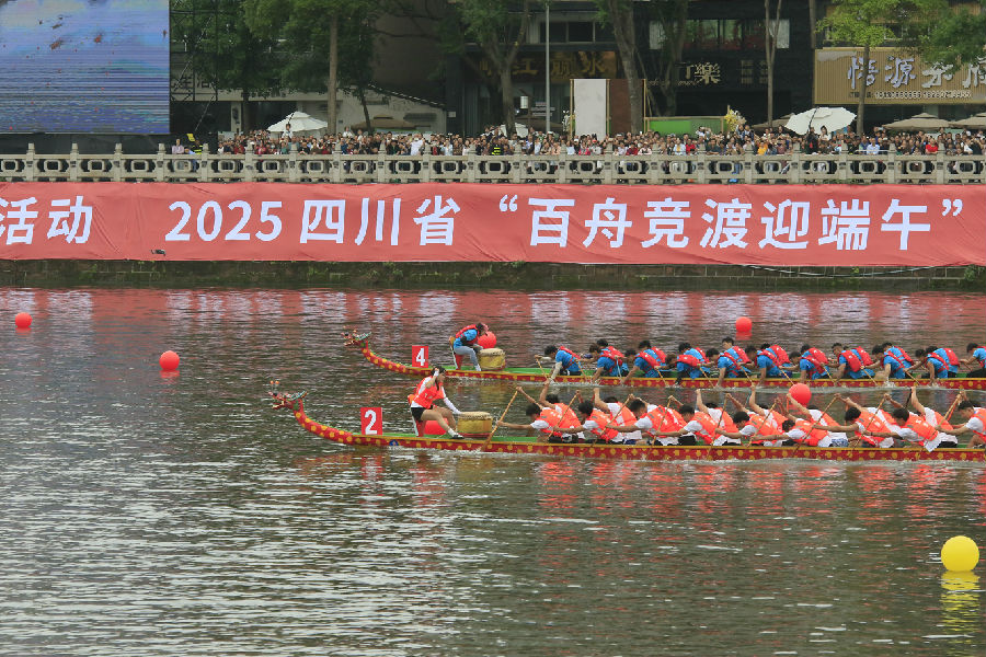 鼓破青云桨劈流（戚原 摄）