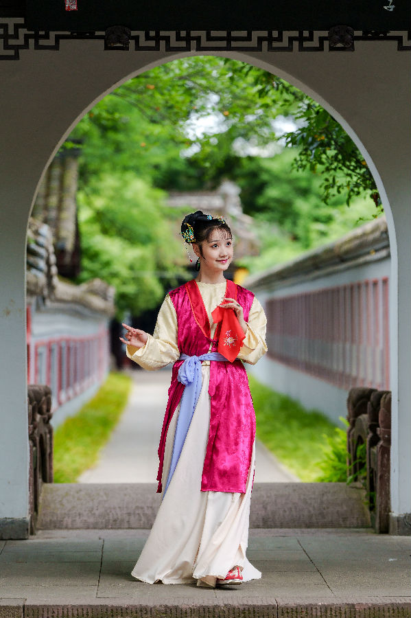 《红楼梦》“晴雯妆”（强罡 摄）