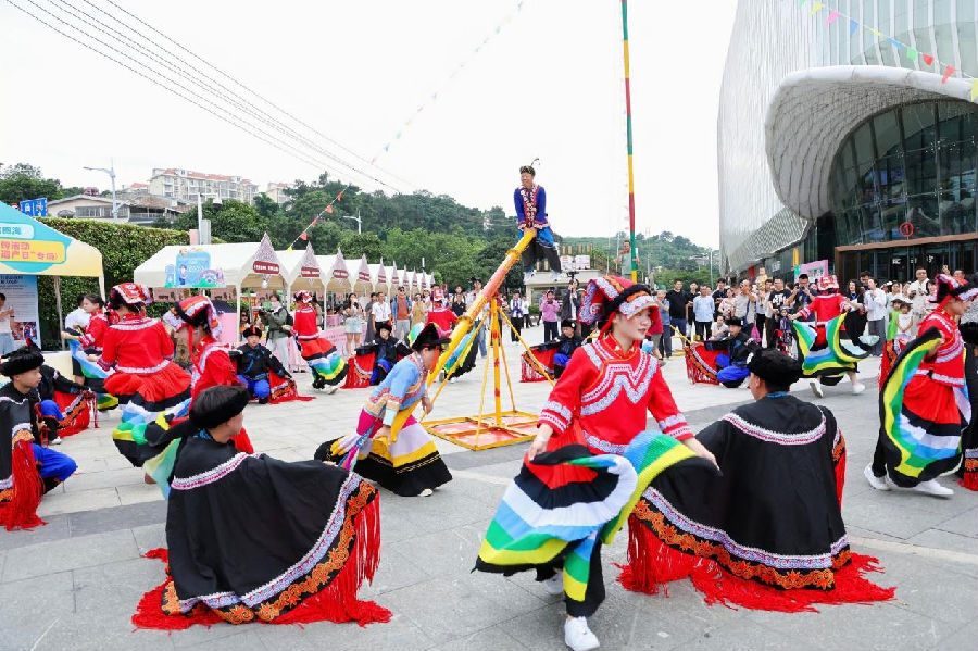 百色隆林跳坡节习俗展示（宋嘉颖 摄）