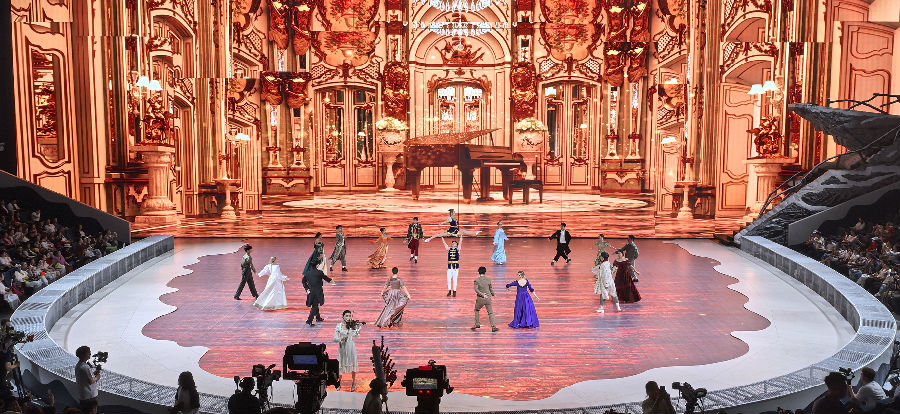 现场节目表扬（刘尧 摄）