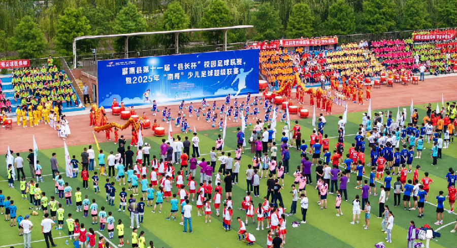 灌南县第11届“县长杯”校园足球联赛现场（孙荪 摄）