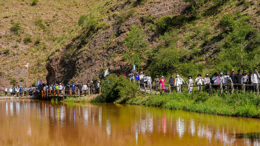  徒步活动（郭平 摄）