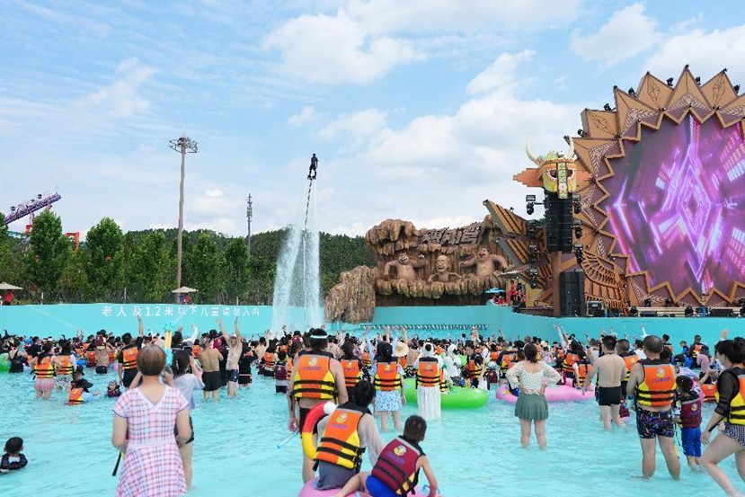 方特水世界在开园当日便收获了火爆人气 戚原 &nbsp;摄