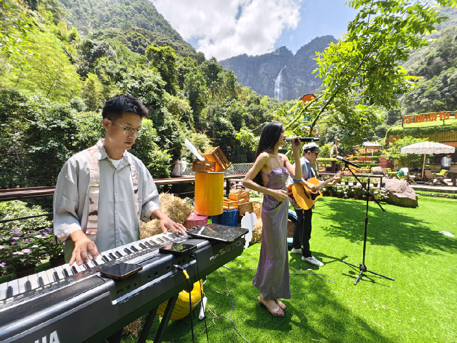 岱仙瀑布音乐派对（颜志强 摄）