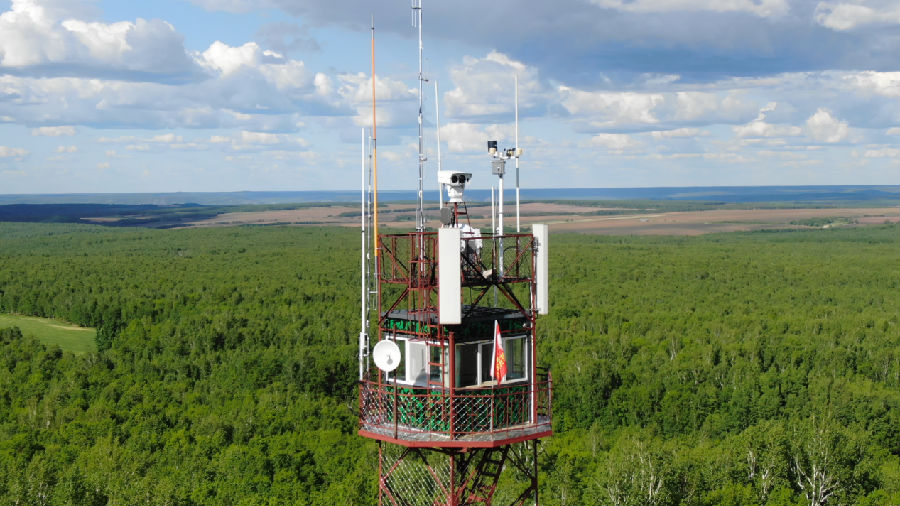 视频监控与瞭望塔协同发力（于健 摄）