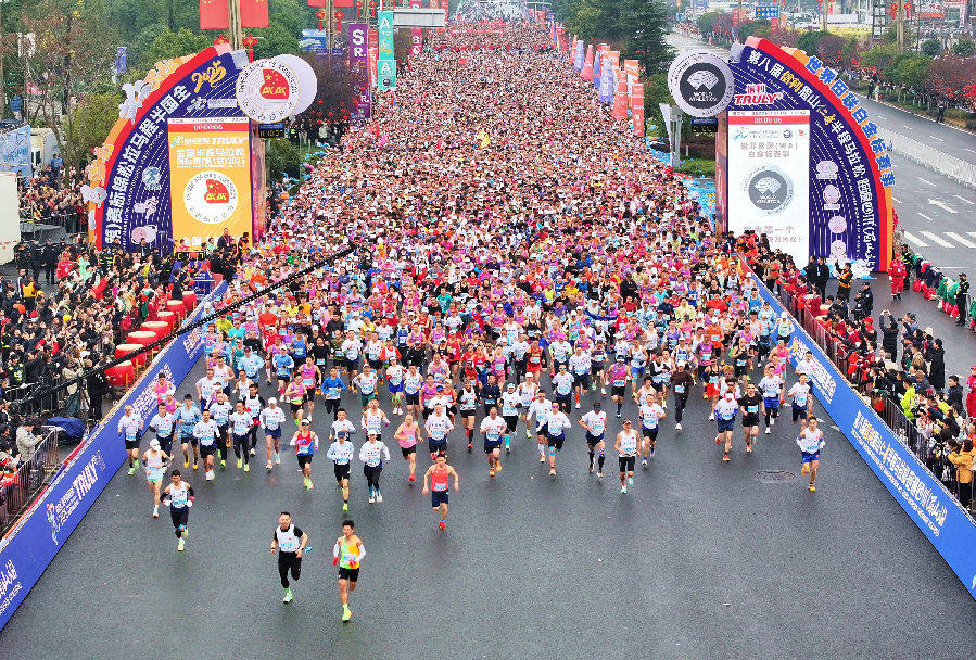 仁寿半程马拉松（潘建勇 摄）