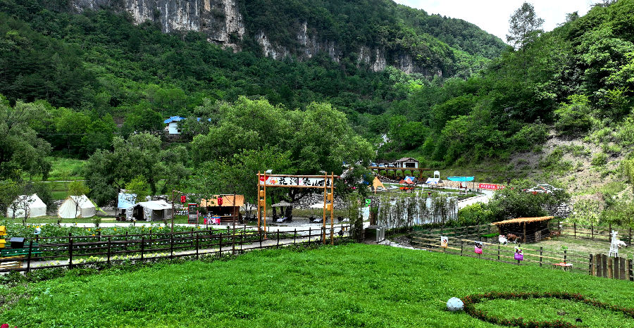 “山悦・花涧集”正式开业迎客（冉金鹭 摄）