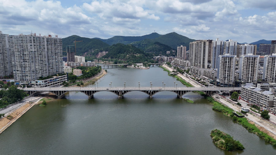 美丽的盐亭城市（叶亮亮 摄）