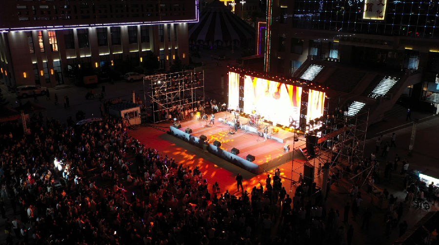 “我心向海·最美七月”主题文旅系列活动寻味通榆音乐狂欢夜拉开帷幕（苑望 摄）