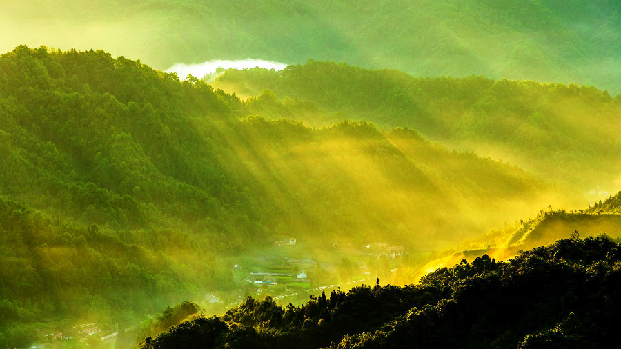 清凉的什邡市蓥华山（张世浩 摄）