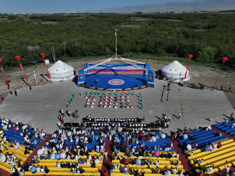 开幕式演出现场（何承强 摄）