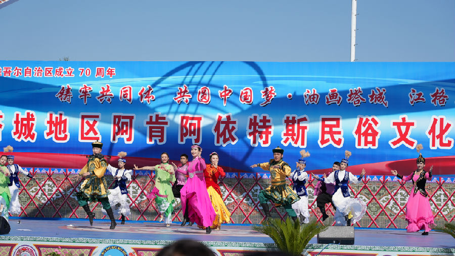 开幕式演出现场（何承强 摄）