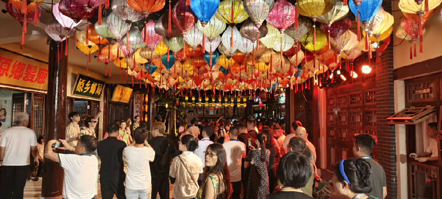 《遇见原乡》沉浸式夜游（戚原 摄）