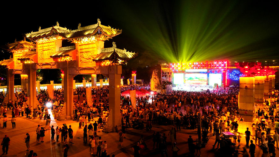 万众瞩目嘉年华  （张敏航  摄）