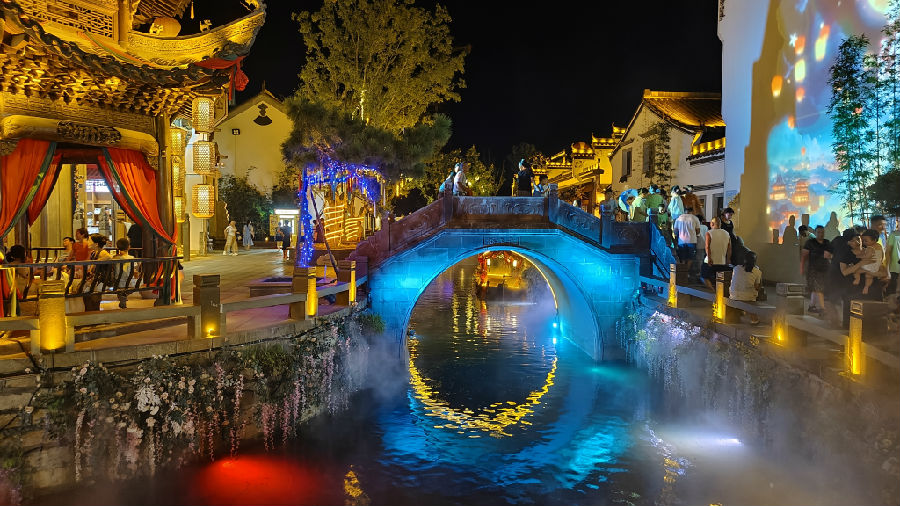 祥云湾美丽的夜景（王建锋 摄）