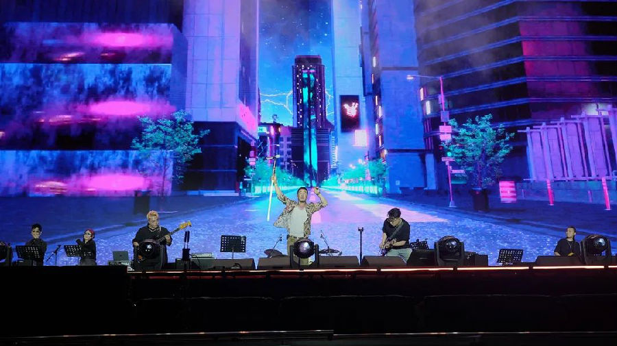 歌手杨坤在2025温宿峡谷音乐节开唱（赵新昌 摄）