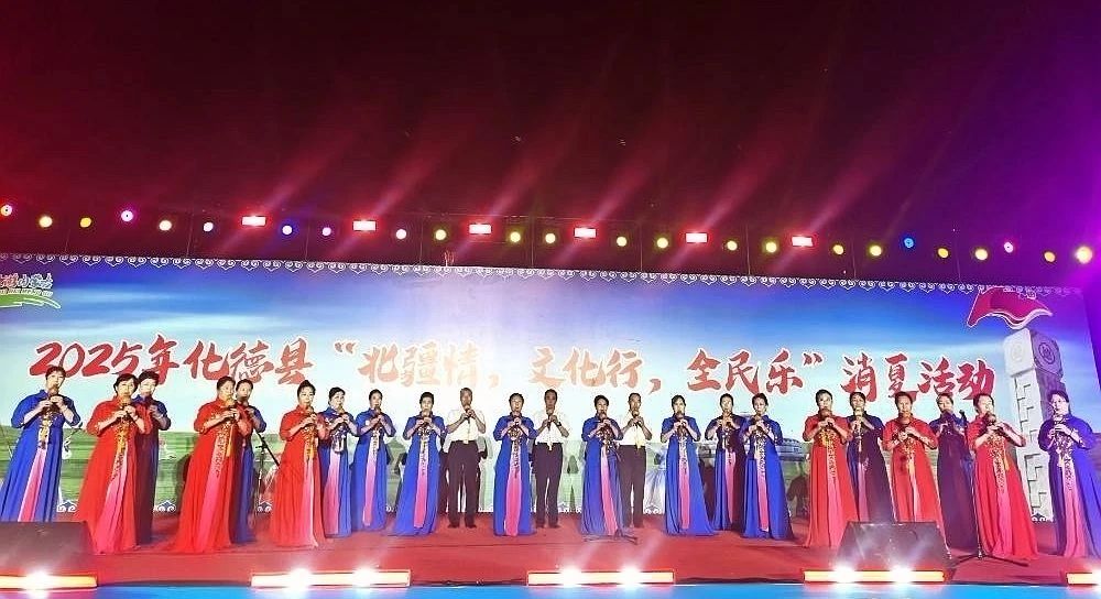 文艺演出现场（钱栋 摄）