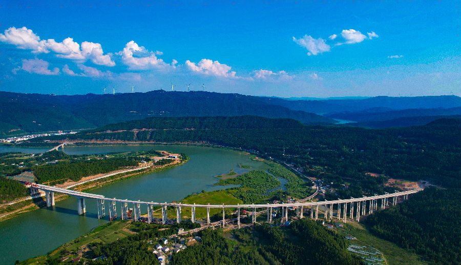 京昆高速广元至绵阳段扩容工程嘉陵江特大桥（朱映江 摄）