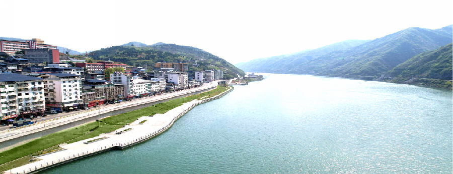 郧西县羊尾镇汉江沿岸风景如画 （徐军 摄）