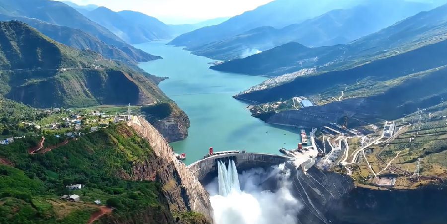 白鹤滩水电站大坝（杨明慧 摄）