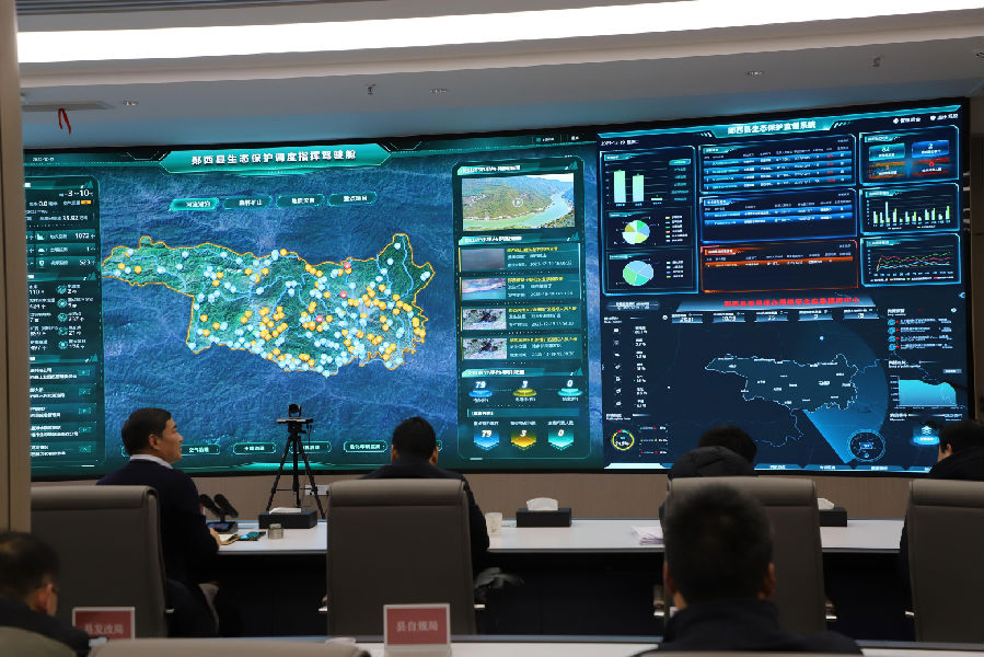 郧西县丹江口库区水质安全保障中心郧西分中心“数智”护水现场 （郧轩文 摄）