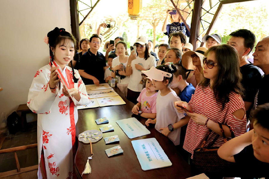  活动现场（戚原   摄）