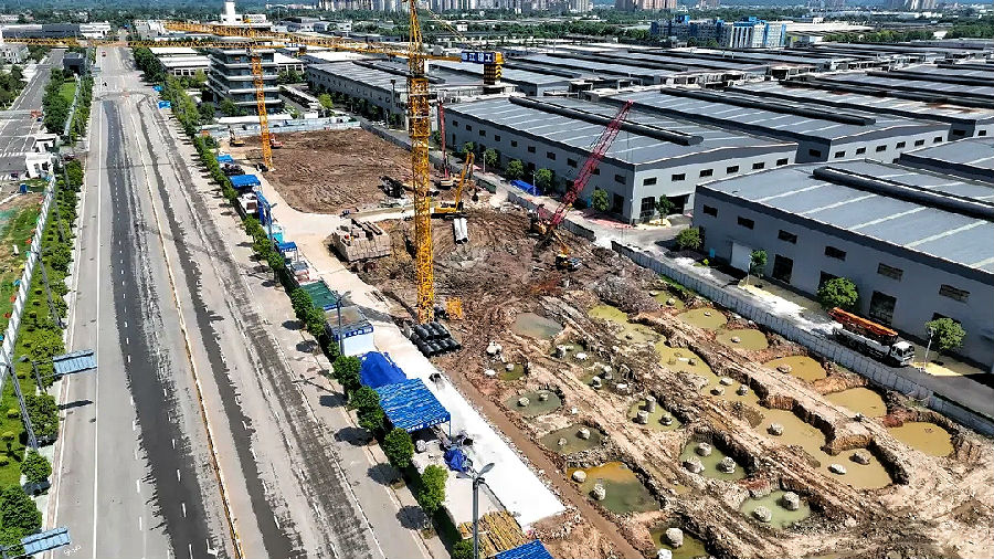 四川青神经开区半导体新材料项目施工现场 (王清 &nbsp;摄)