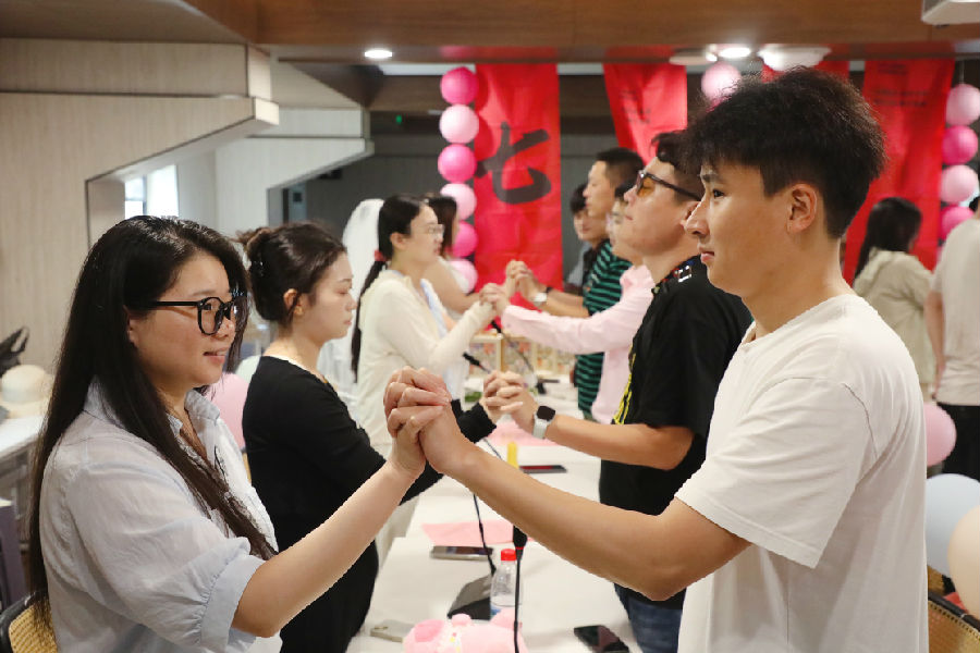 秦山岛集体婚礼现场（张南宁 摄）