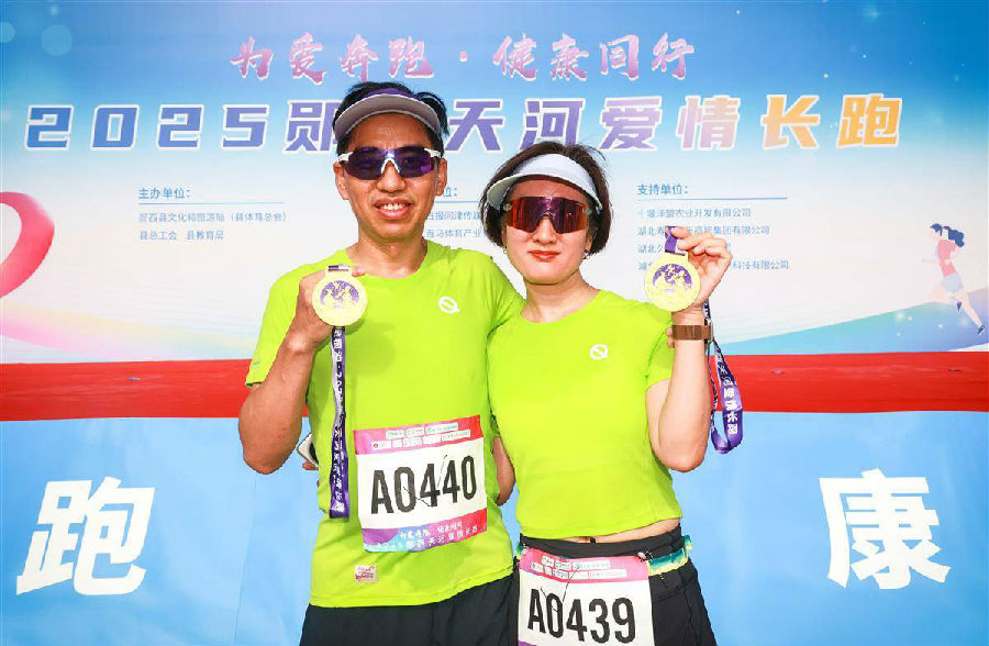 获奖者一起合影（关前裕 摄）