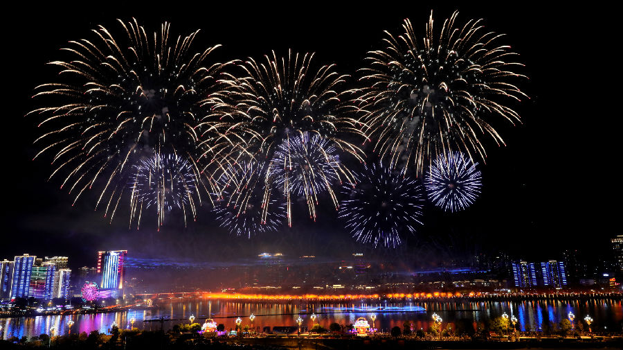  广元女儿节之夜精彩片段（戚原  摄）