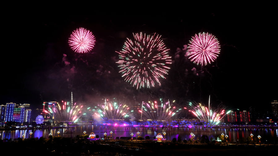  广元女儿节之夜精彩片段（戚原  摄）