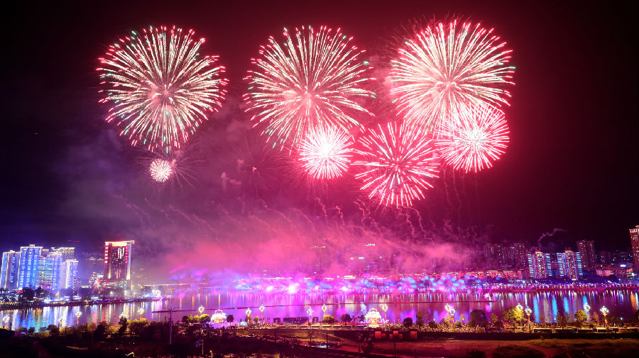  广元女儿节之夜精彩片段（戚原  摄）