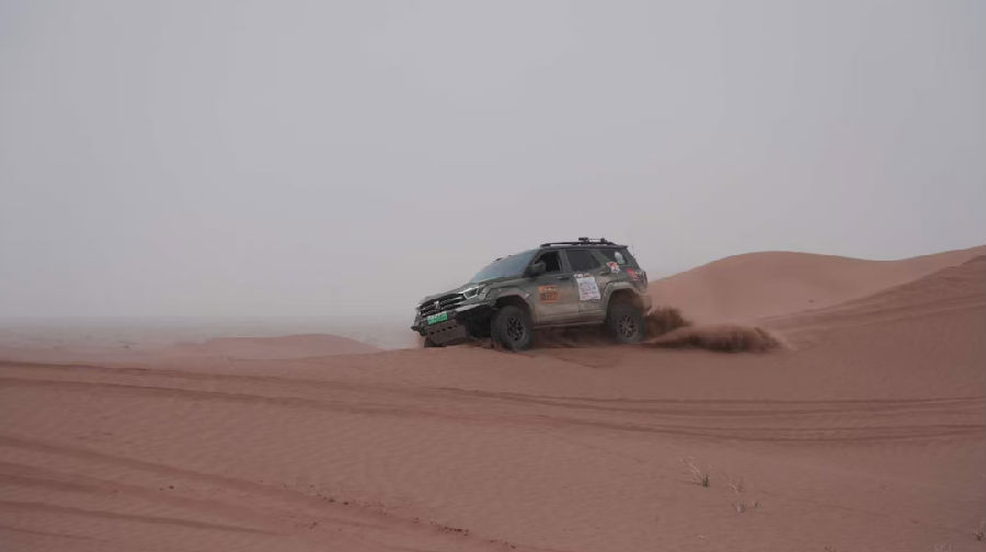 中国环塔丝路集结赛柯坪赛段（艾克拜尔 摄）