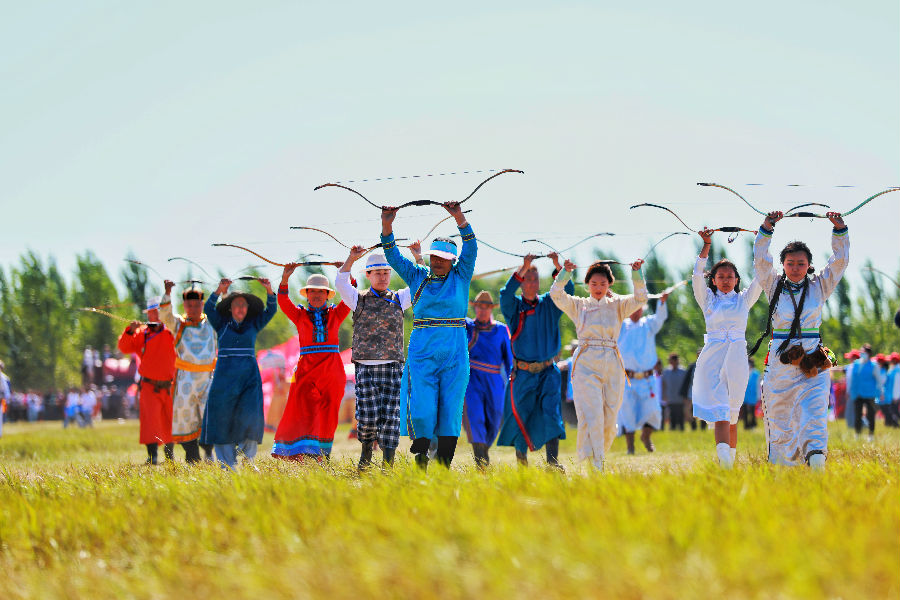 “2025吉林·郭尔罗斯草原那达慕”大会开幕(王佳亮 摄) “2025吉林·郭尔罗斯草原那达慕”大会开幕(王佳亮 摄)