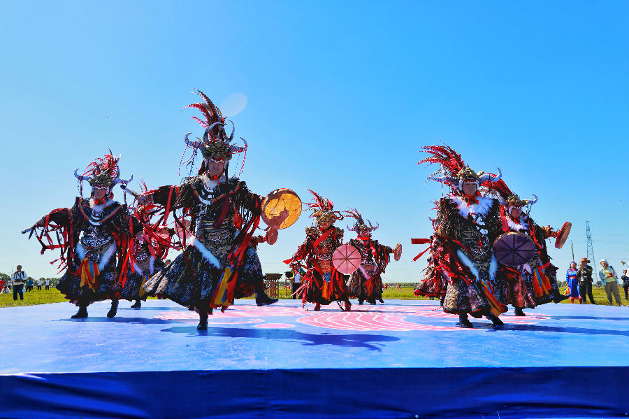 “2025吉林·郭尔罗斯草原那达慕”大会开幕(王佳亮 摄) “2025吉林·郭尔罗斯草原那达慕”大会开幕(王佳亮 摄)