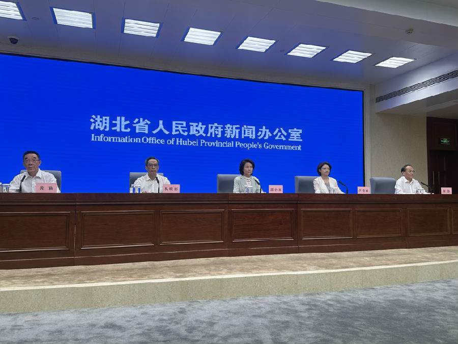 出席新闻发布会的主席台嘉宾（余惠玲 摄）