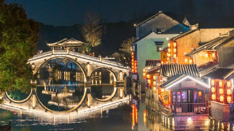 千灯古镇灯光秀（汪宇陆 摄）