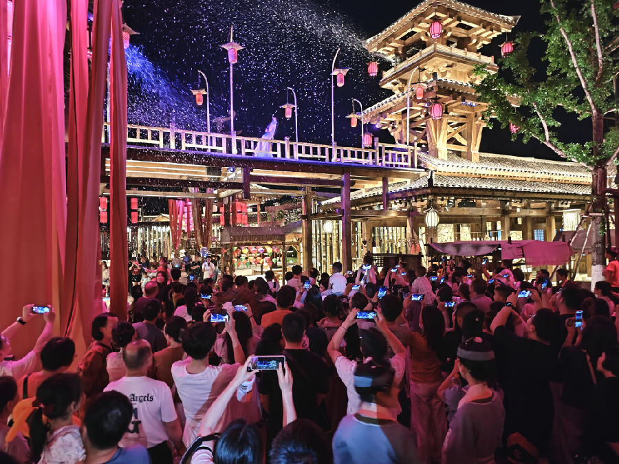 钟祥莫愁村民俗节目演出现场（田俊梅 摄）