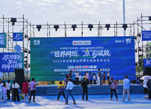 嘉年华活动观众互动现场(景璇 摄) 嘉年华活动观众互动现场(景璇 摄)