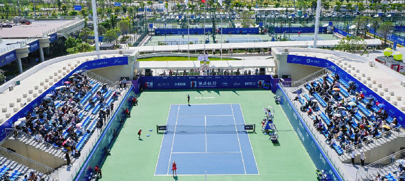 京山网球公开赛比赛现场(景璇 摄) 京山网球公开赛比赛现场(景璇 摄)