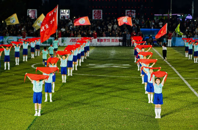 “乡超”旗帜传承仪式(安璇 摄)