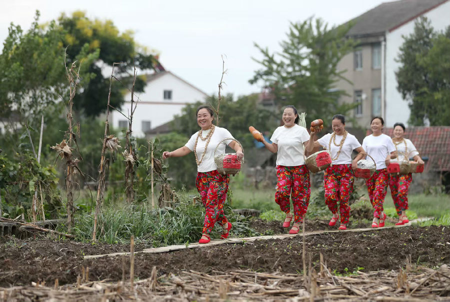 “赶大集”现场（赵平 摄）