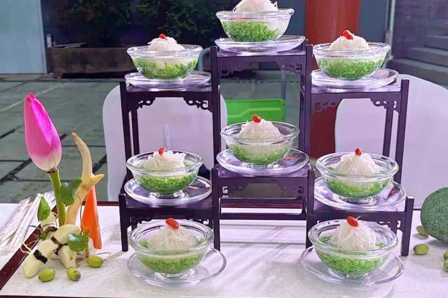 “问廉藕丝”清白脆爽，彰显时蔬之雅韵（詹伟伟 摄）