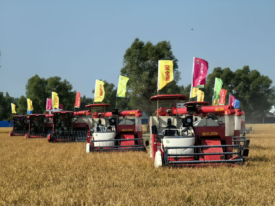 农机展示（刘尧 摄）