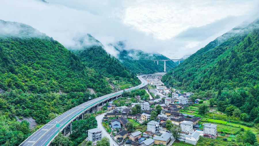 九绵高速（王雪城 摄）