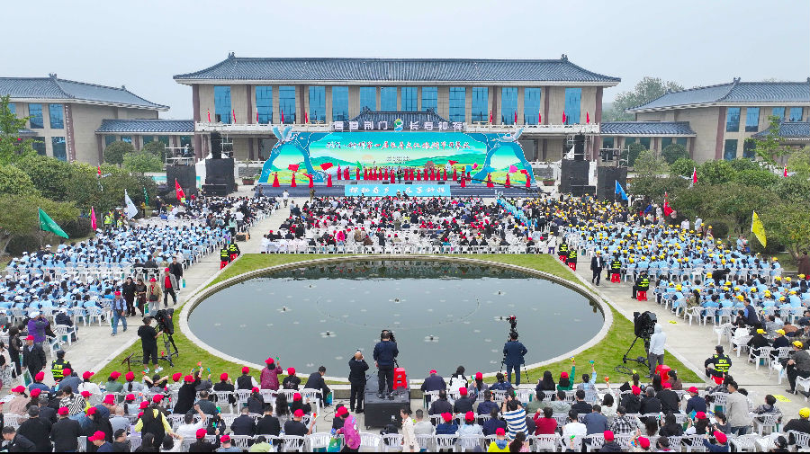 开幕式精彩表演（张彩云 摄）