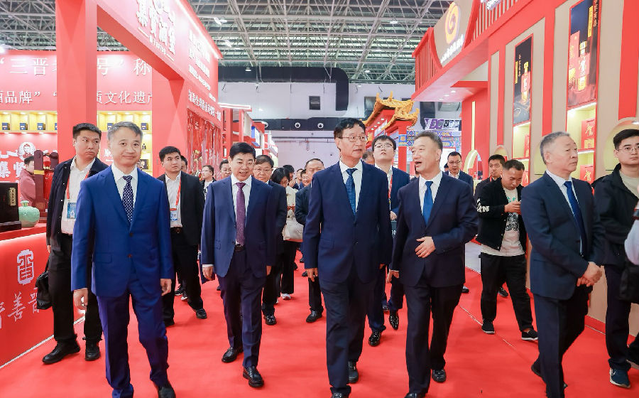 &nbsp;与会人员现场巡馆（席兆平&nbsp;&nbsp;摄）