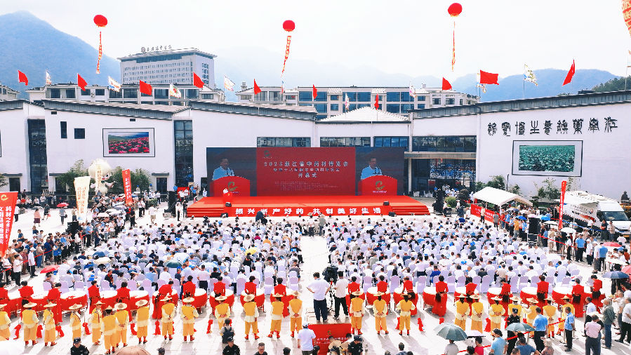 展示展销启动仪式现场（郑晨光 摄）