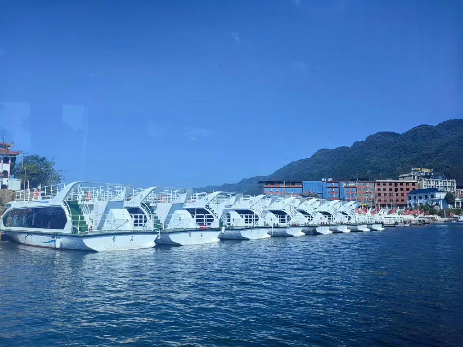 新能源游船（余惠玲 摄）